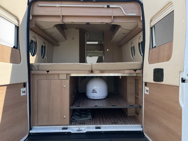 Malibu 640 LE Comfort TV 200 Ah Lithium SOLAR