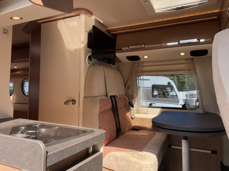 Malibu 640 LE Comfort TV 200 Ah Lithium SOLAR