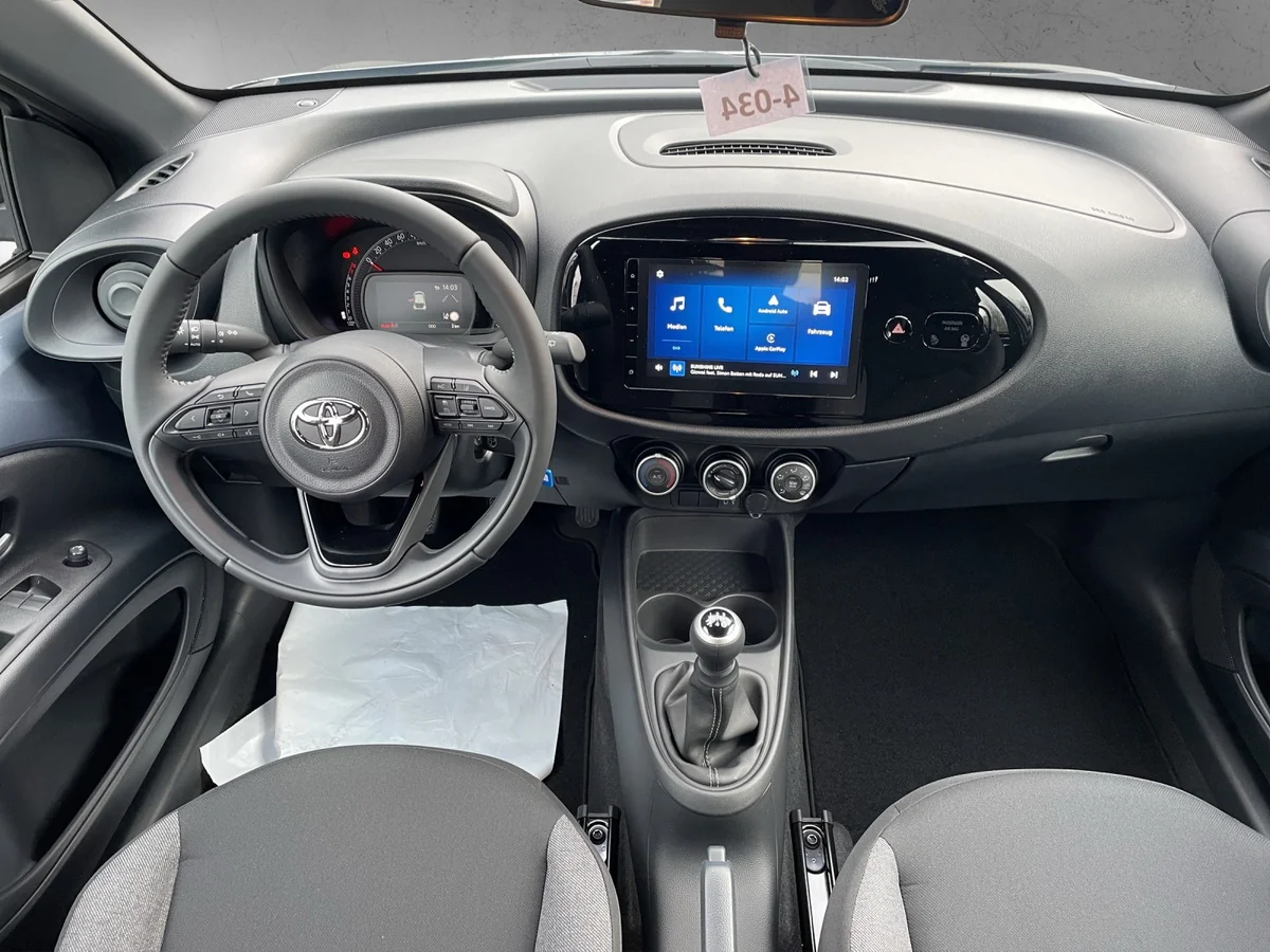 Aygo X 1.0 Play 