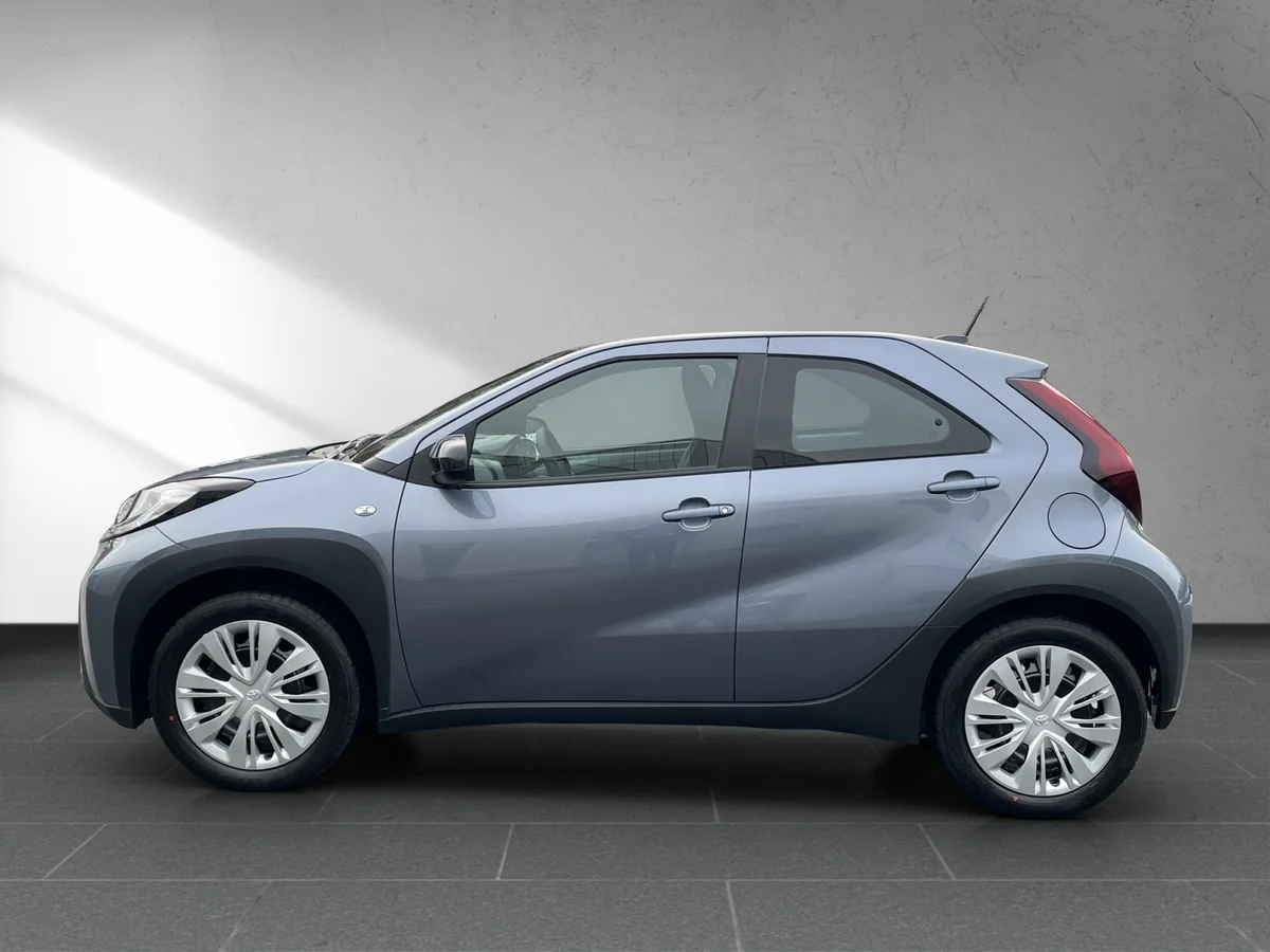 Aygo X 1.0 Play 