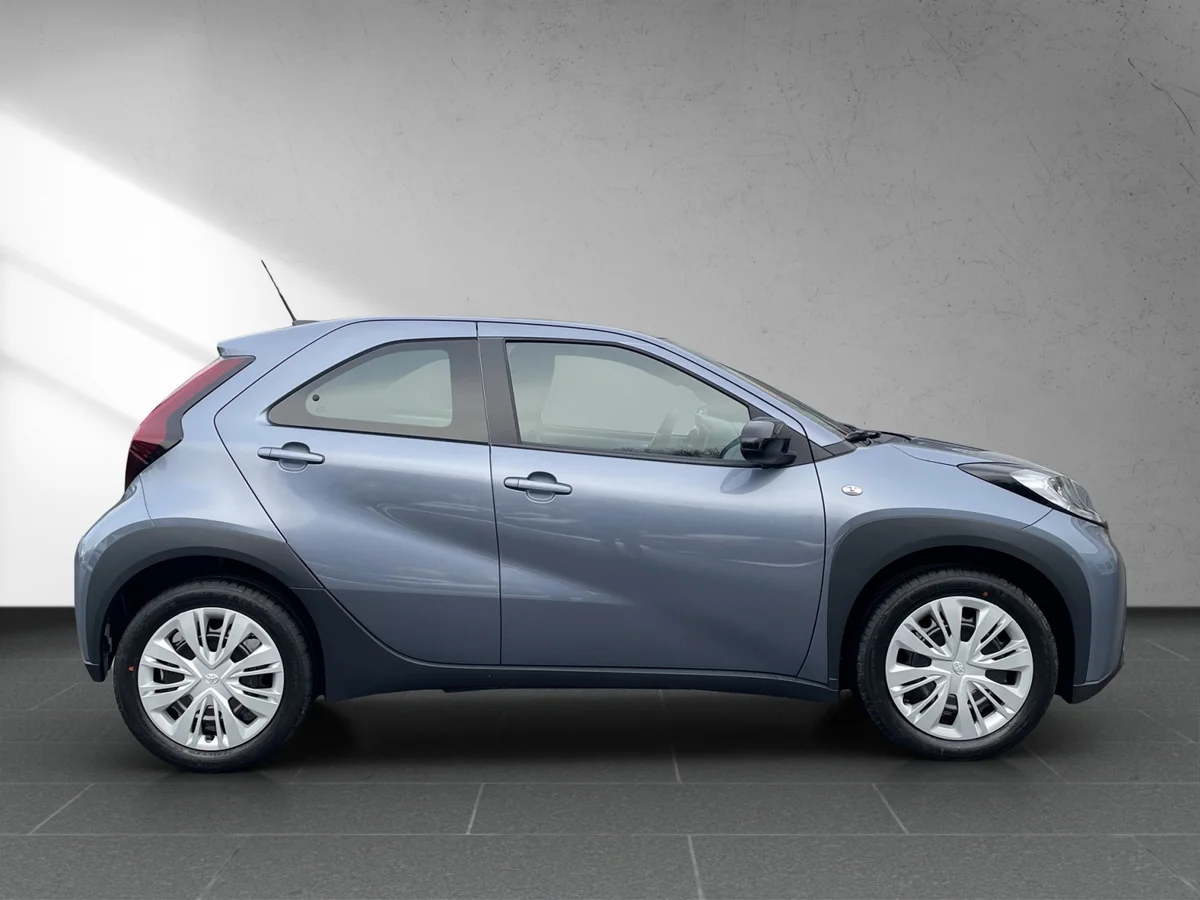 Aygo X 1.0 Play 