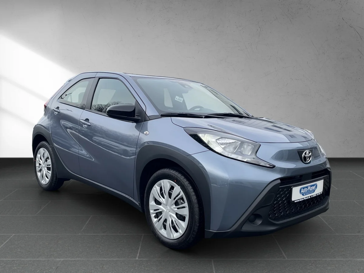 Aygo X 1.0 Play 