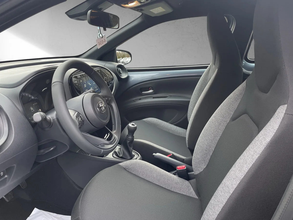 Aygo X 1.0 Play 