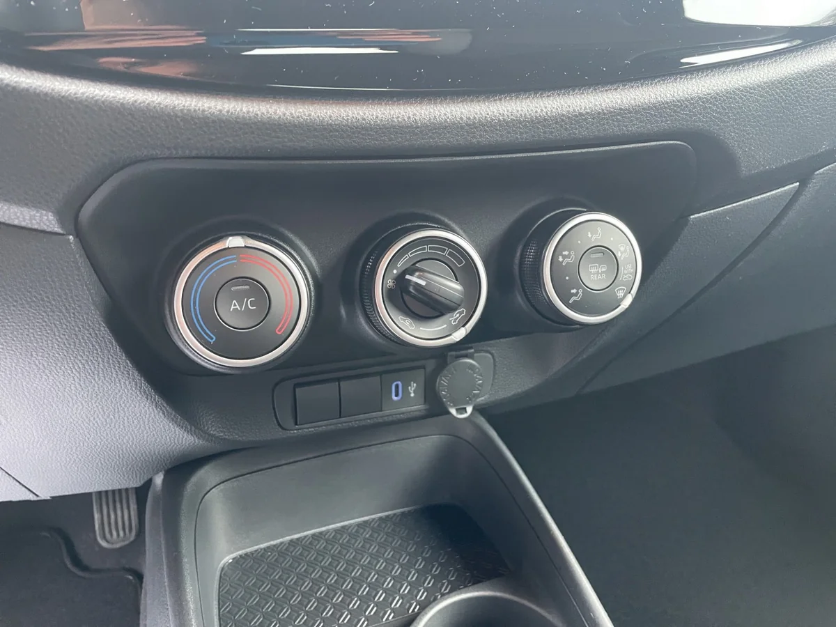 Aygo X 1.0 Play 