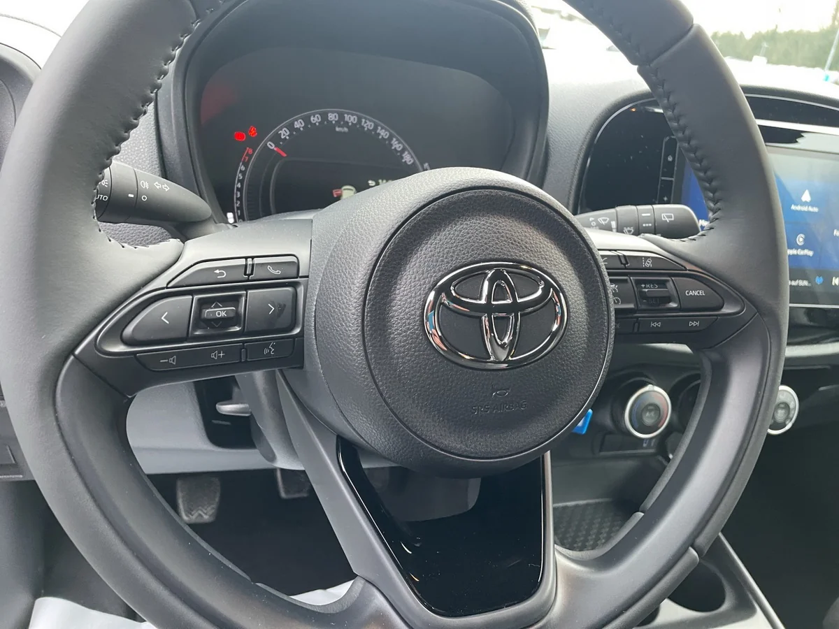Aygo X 1.0 Play 