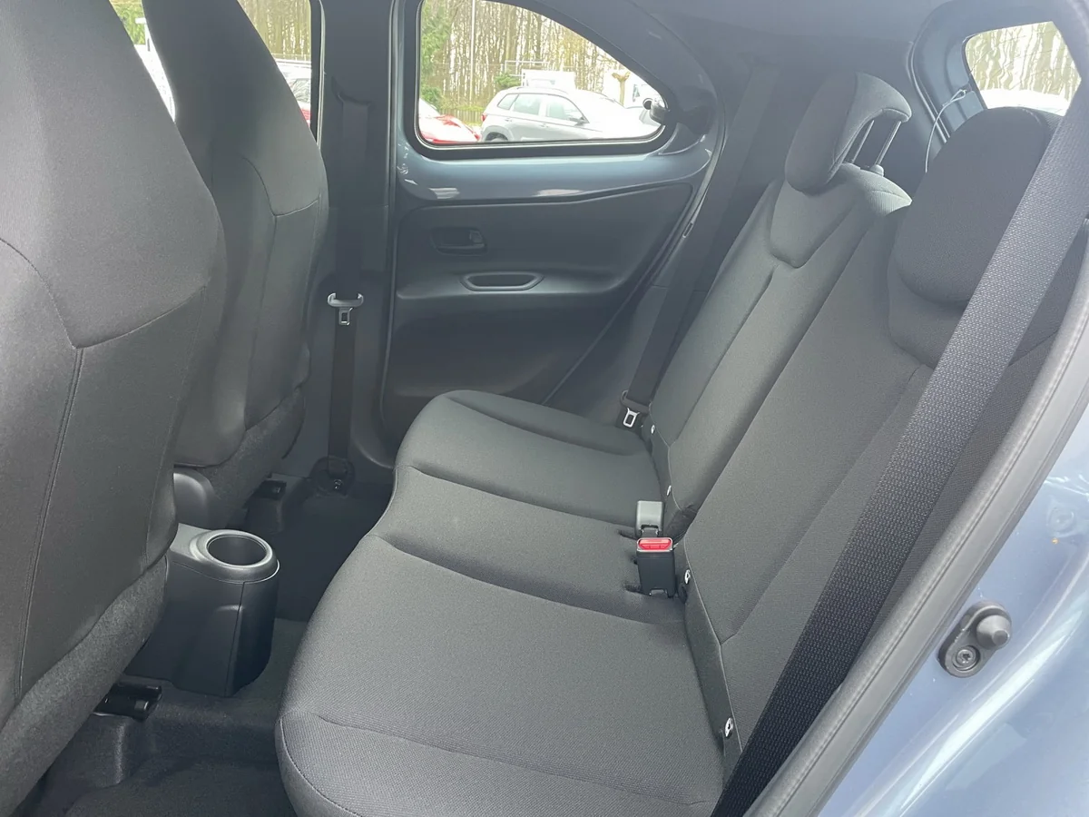 Aygo X 1.0 Play 