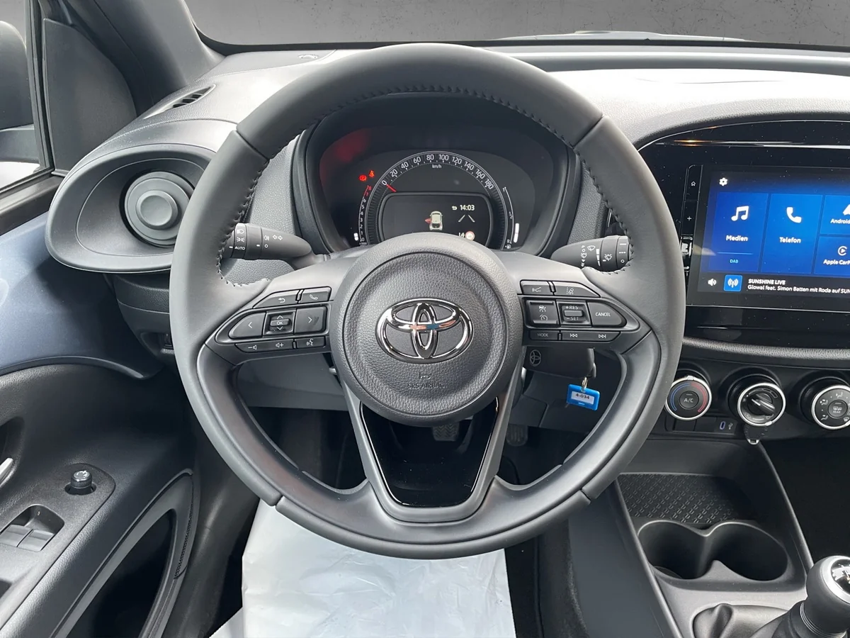 Aygo X 1.0 Play 