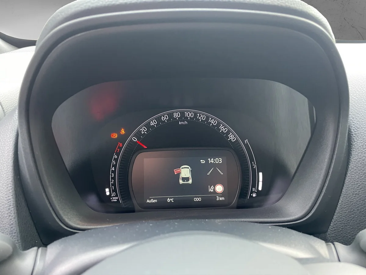Aygo X 1.0 Play 