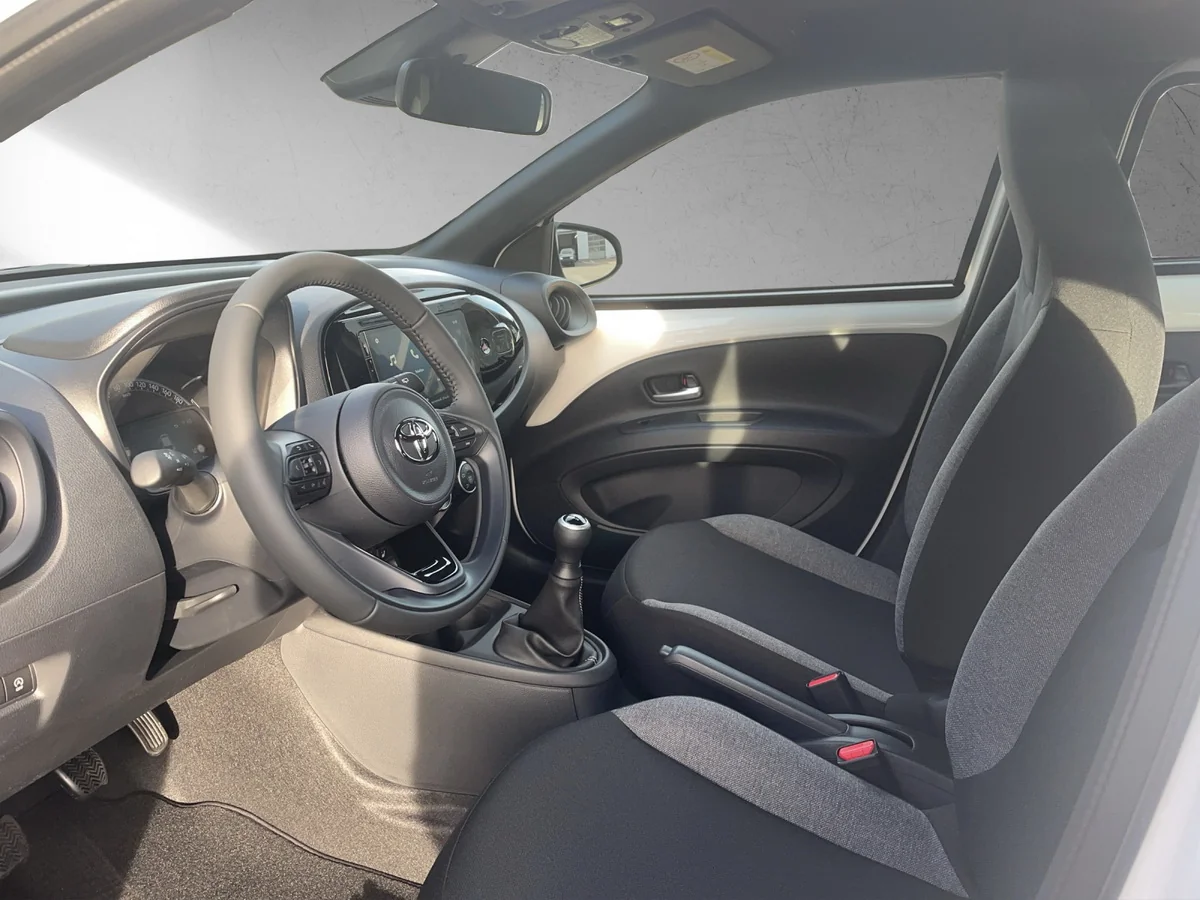 Aygo X 1.0 Business