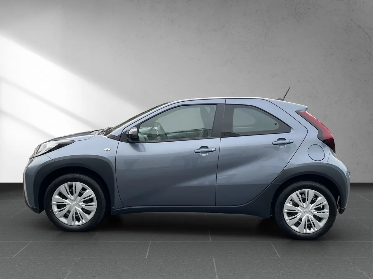 Aygo X 1.0 Play 