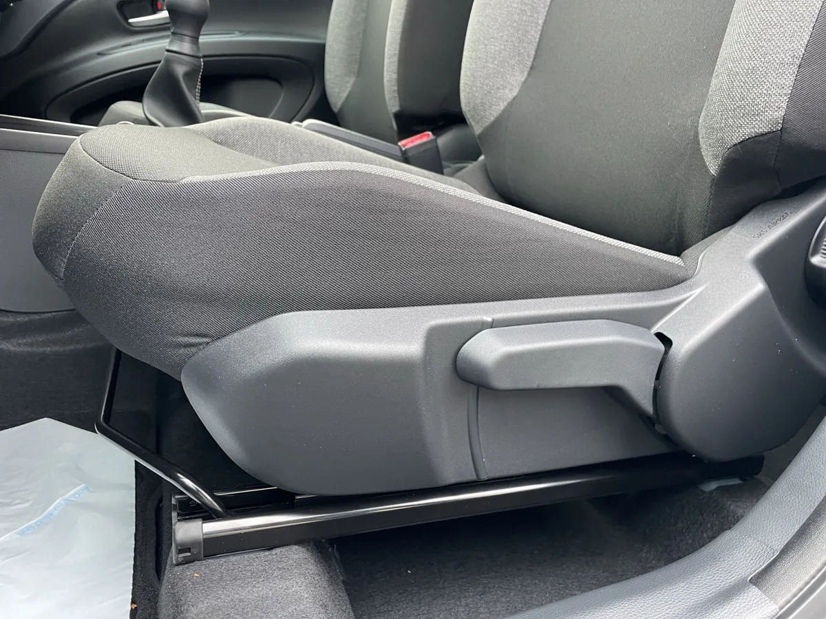 Aygo X 1.0 Play 