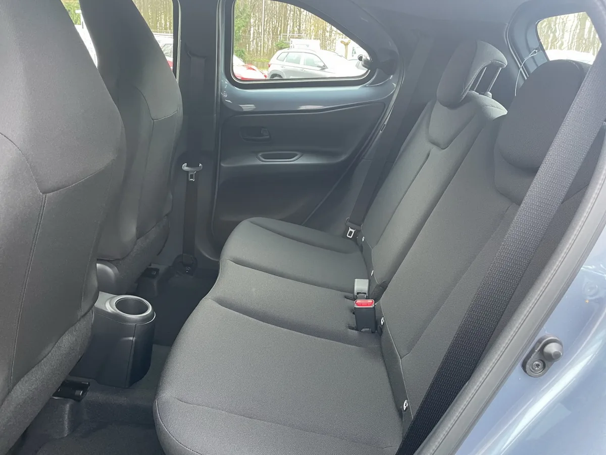 Aygo X 1.0 Play 