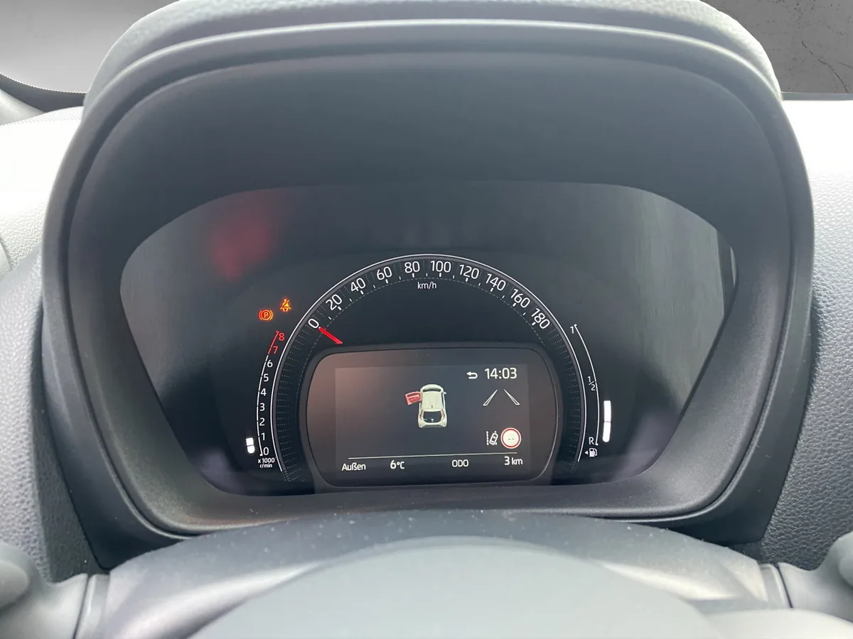 Aygo X 1.0 Play 