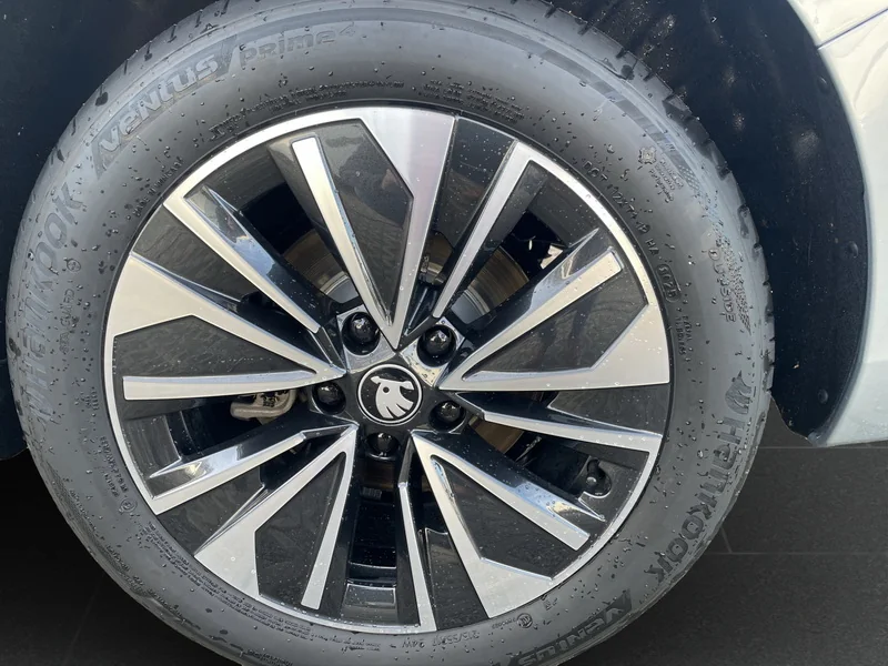 Superb Combi IV 2.0 TDI DSG Essence