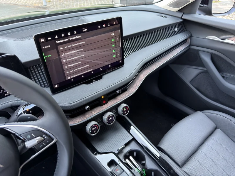 Superb Combi IV 1.5 TSI iV DSG L&K