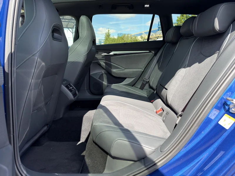 Superb Combi IV 2.0 TDI DSG 4x4 Sportline