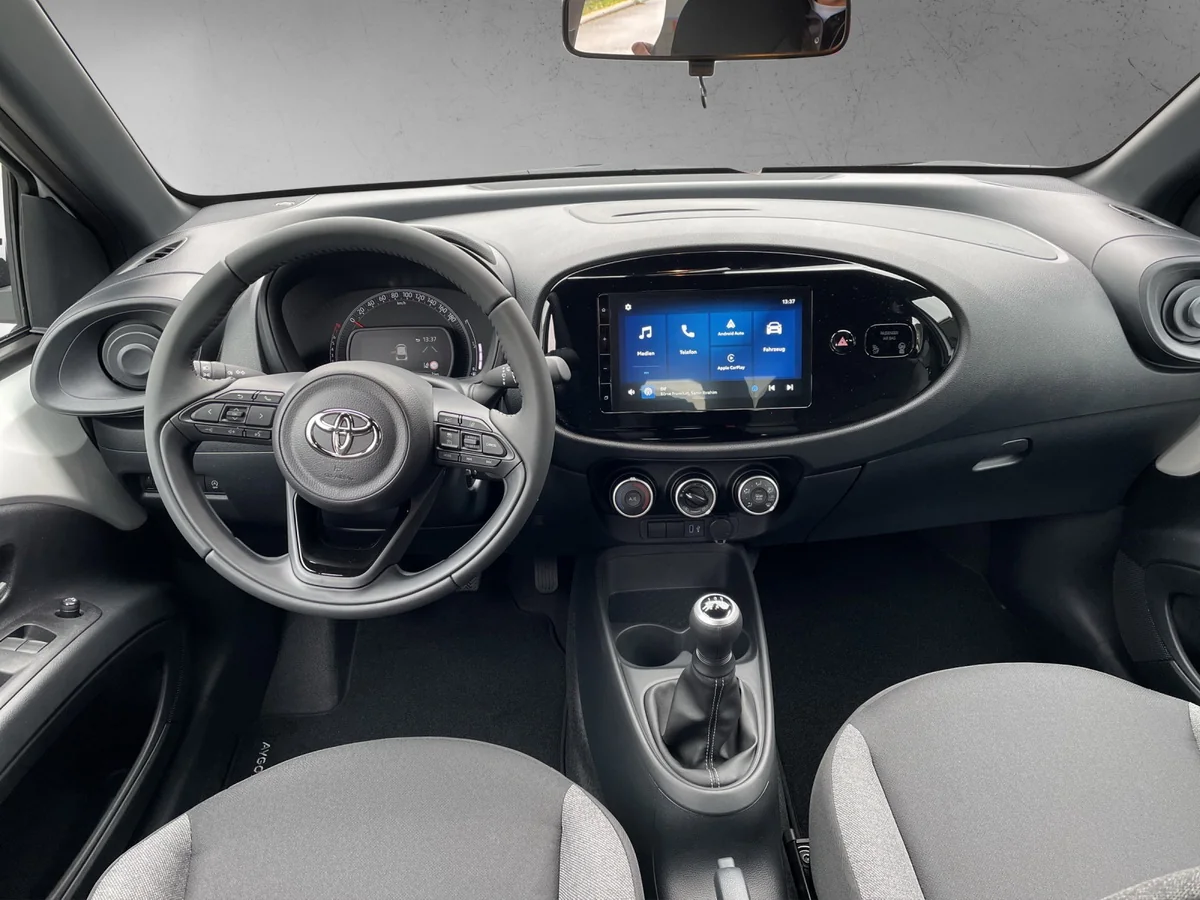 Aygo X 1.0 Play