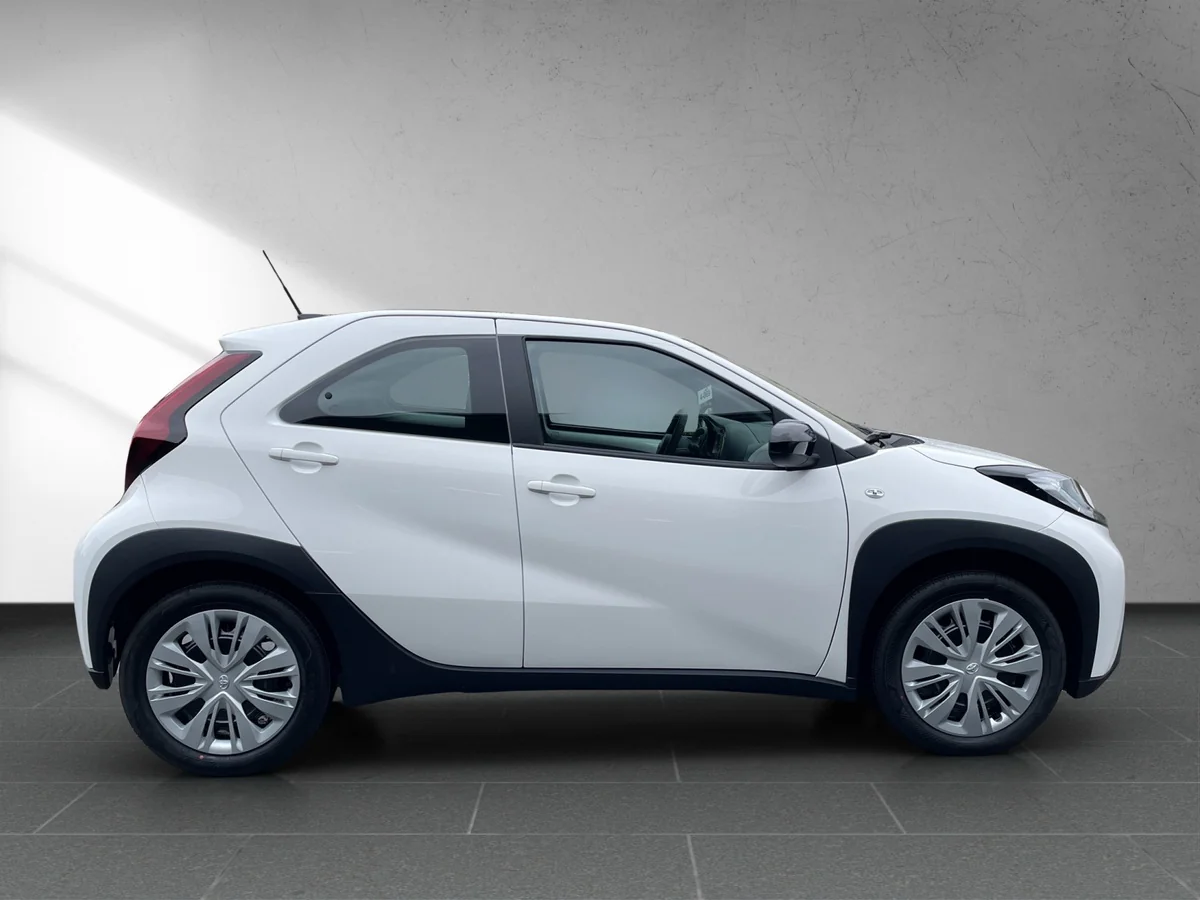 Aygo X 1.0 Play