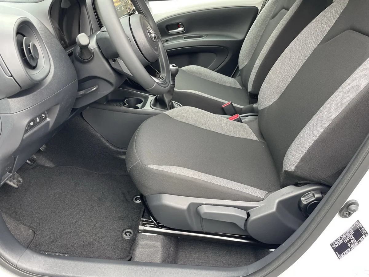 Aygo X 1.0 Play