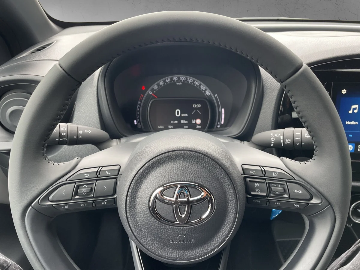 Aygo X 1.0 Play