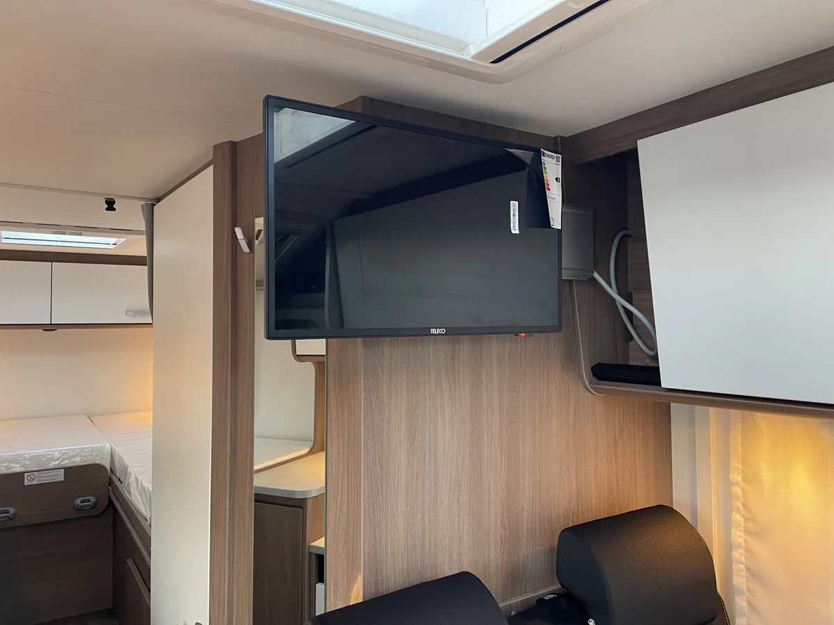 V 337 PRO+ AUTOMATIK TV NAVI KAMERA