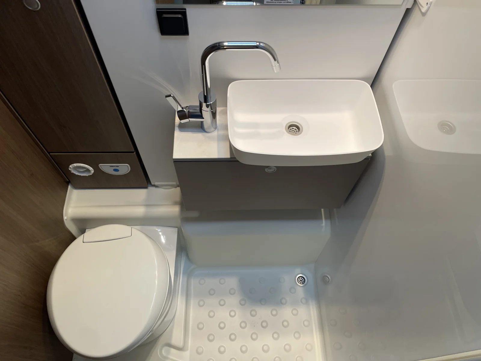 I 338 PRO+ TV NAVI KAMERA GAS / E- HEIZUNG