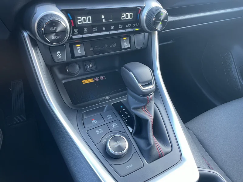 RAV4 2.5 4x4 Plug-In Hybrid Teamplayer