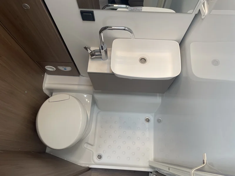 T 448 PRO+ ACC 5 Sitzplätze Navi Kamera