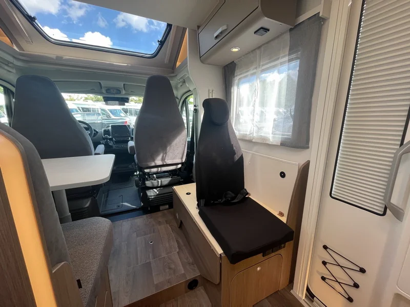 T 448 PRO+ ACC 5 Sitzplätze Navi Kamera