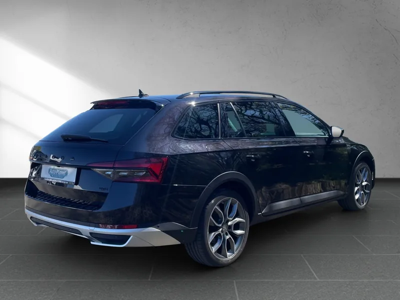 Superb Combi III 2.0 TDI DSG 4x4 Scout