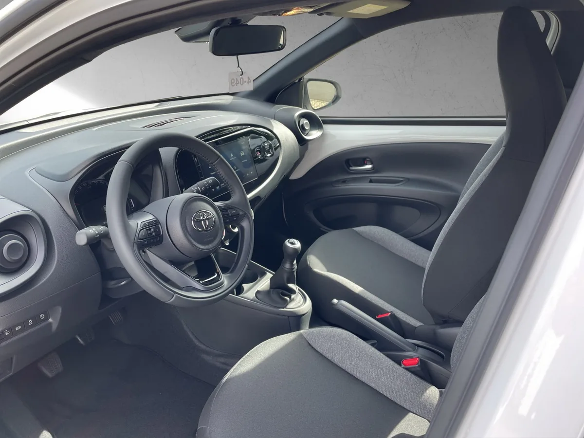 Aygo X 1.0 Play