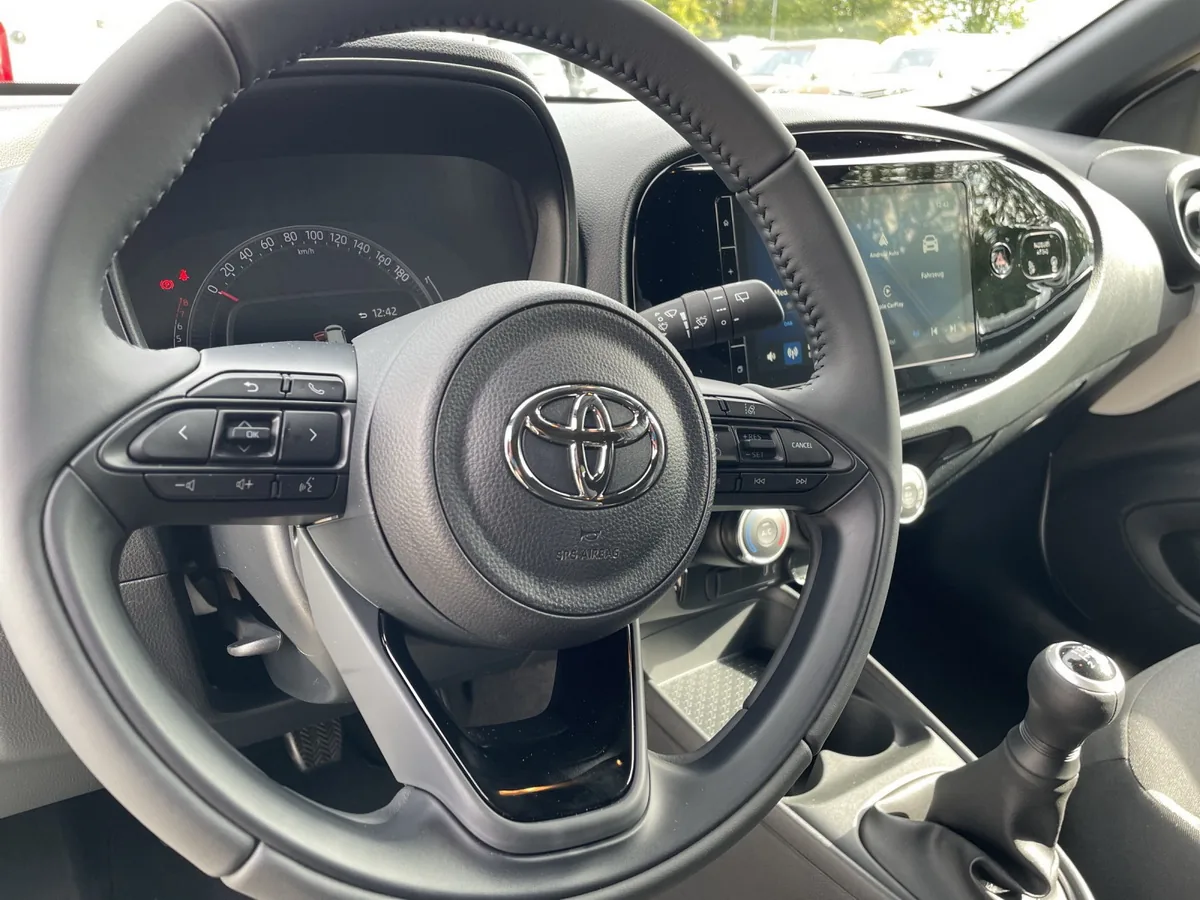 Aygo X 1.0 Play