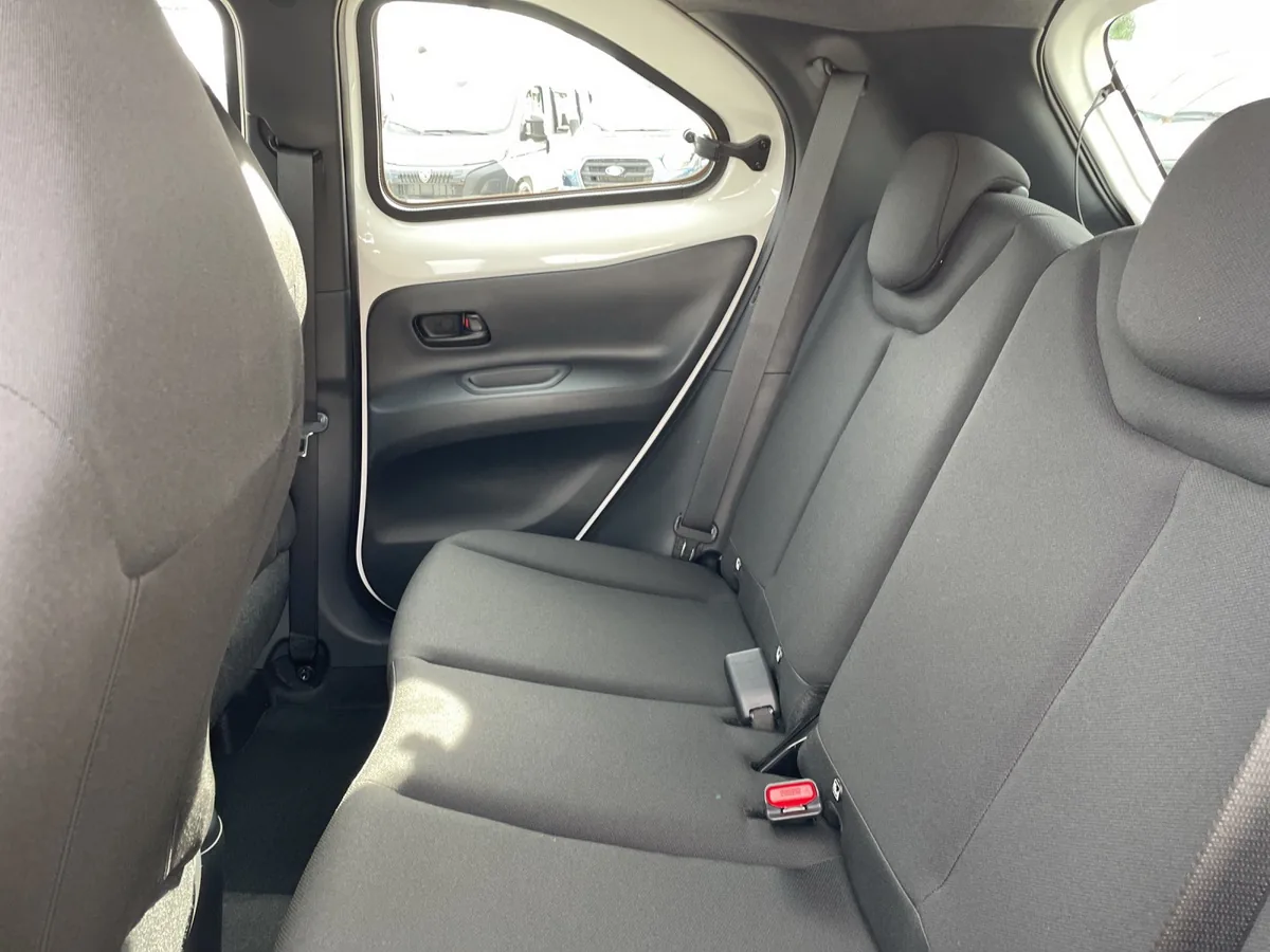 Aygo X 1.0 Play