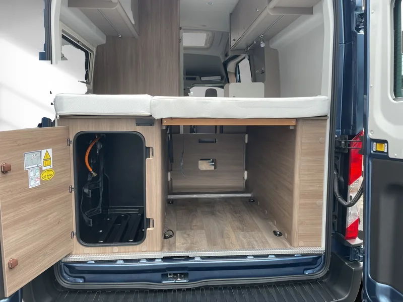 CV 590 4X4 EDITION 24 mit Fahrradträger