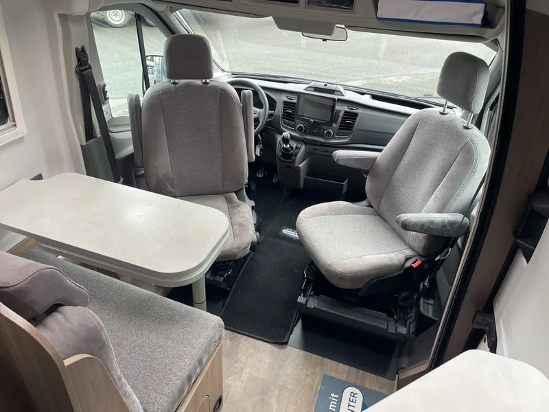 CV 590 4X4 EDITION 24 mit Fahrradträger