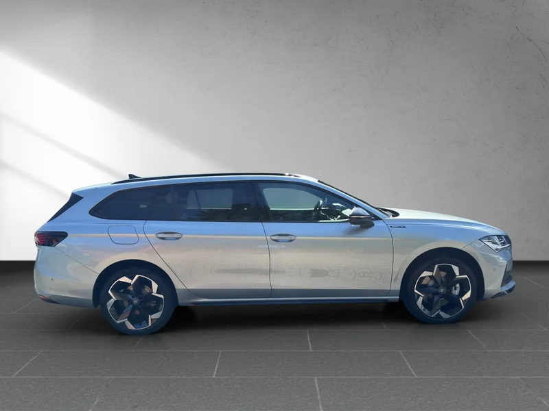 Superb Combi IV 1.5 TSI iV DSG Sportline
