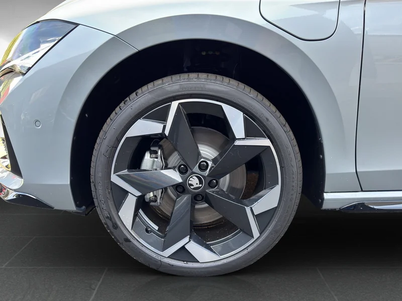 Superb Combi IV 1.5 TSI iV DSG Sportline