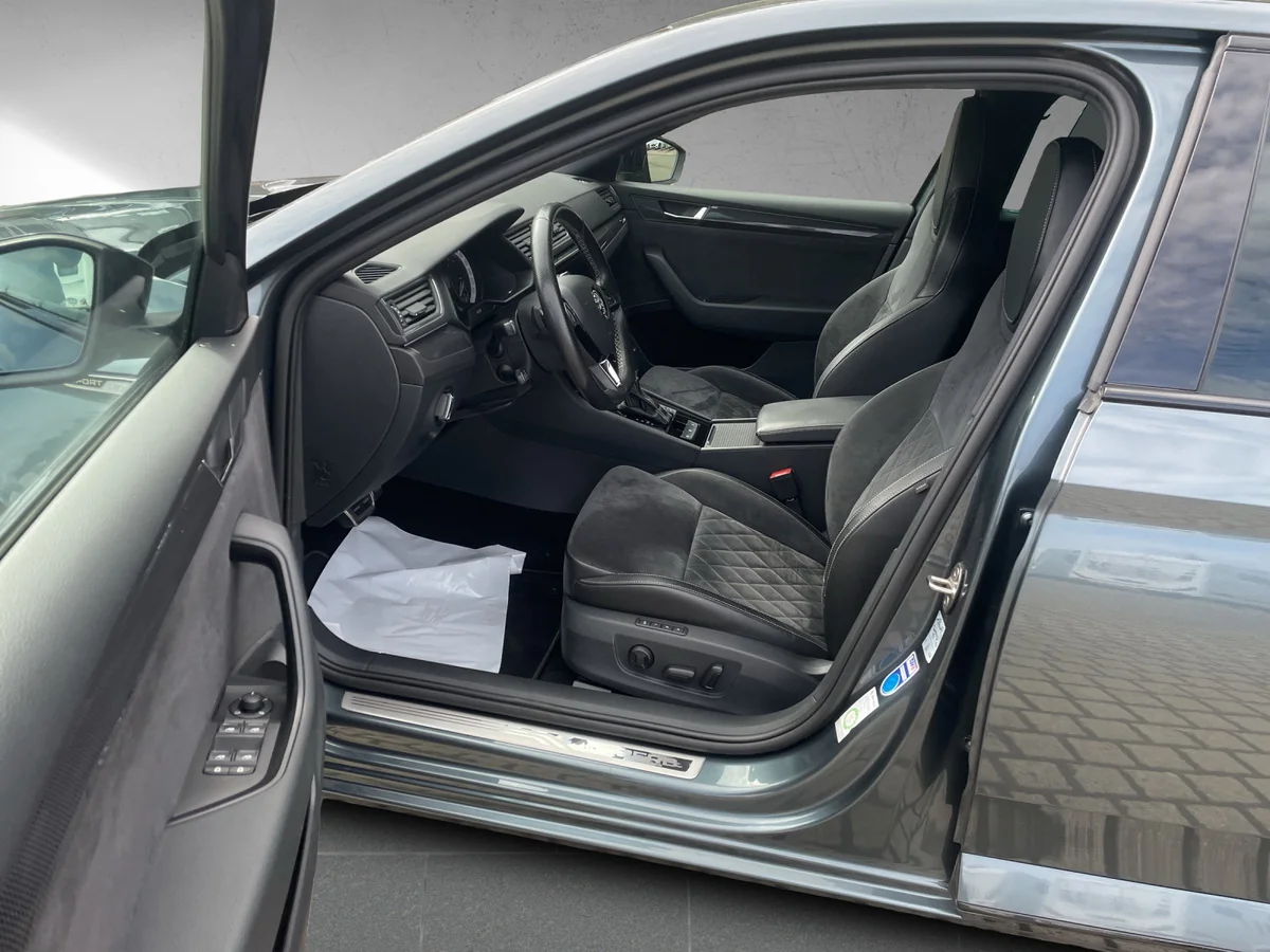 Superb Combi III 2.0 TSI DSG 4x4 Sportline