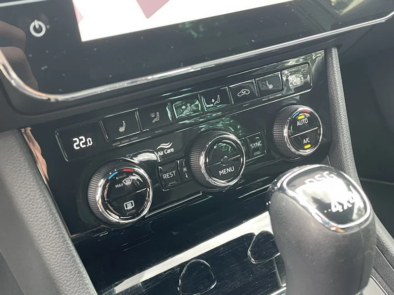 Superb Combi III 2.0 TSI DSG 4x4 Sportline