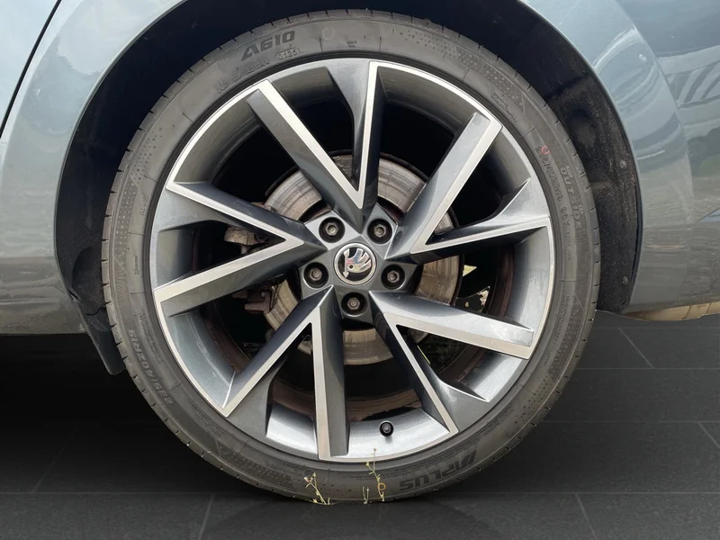 Superb Combi III 2.0 TSI DSG 4x4 Sportline