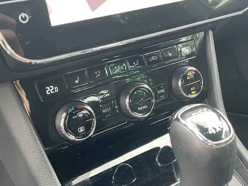 Superb Combi III 2.0 TSI DSG 4x4 Sportline